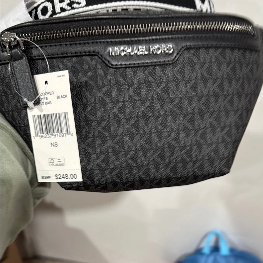 Michael Kors Black Fanny Pack Men's Bag - Picture 4 of 5